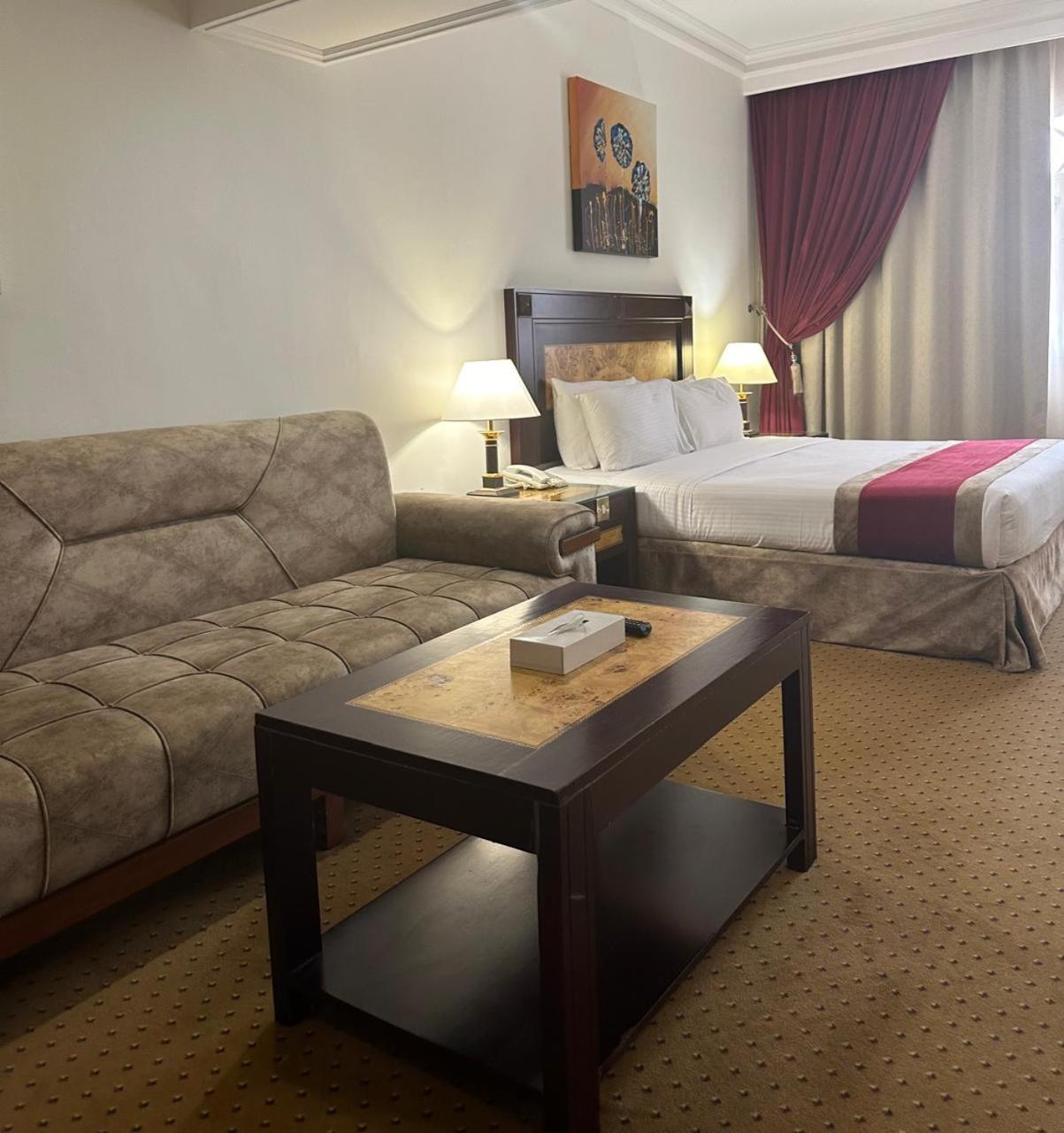 Caesar Hotel Muskat Bagian luar foto