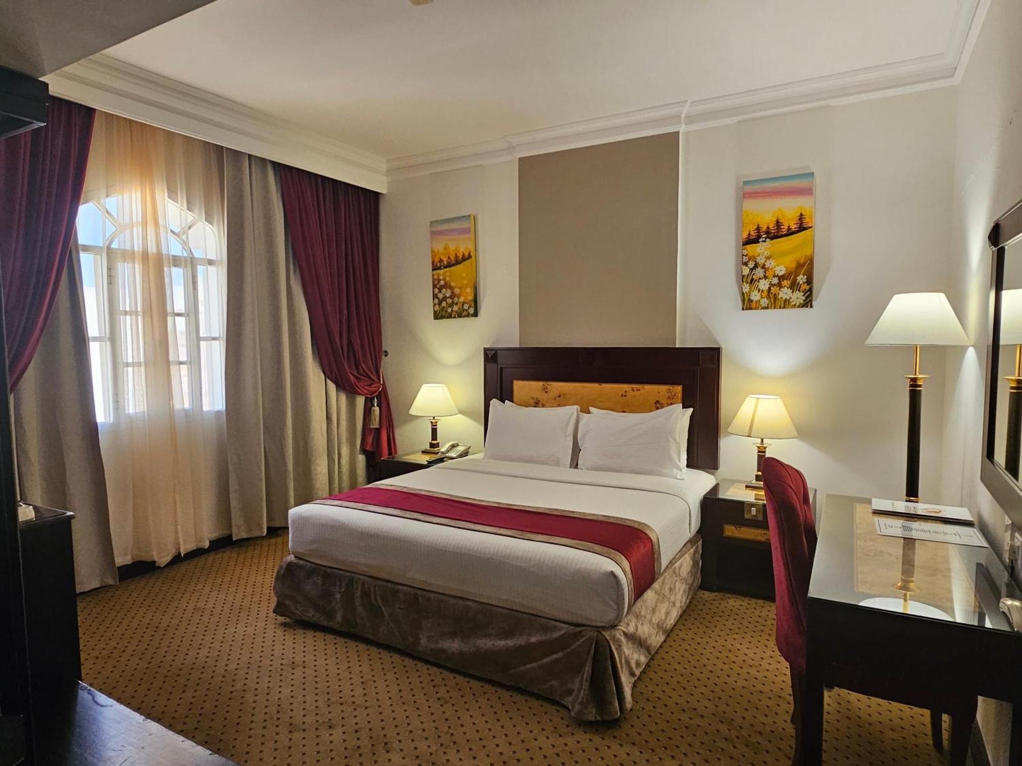 Caesar Hotel Muskat Bagian luar foto