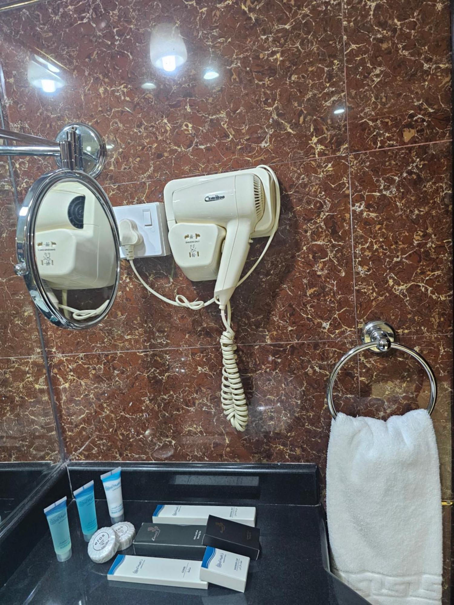 Caesar Hotel Muskat Bagian luar foto