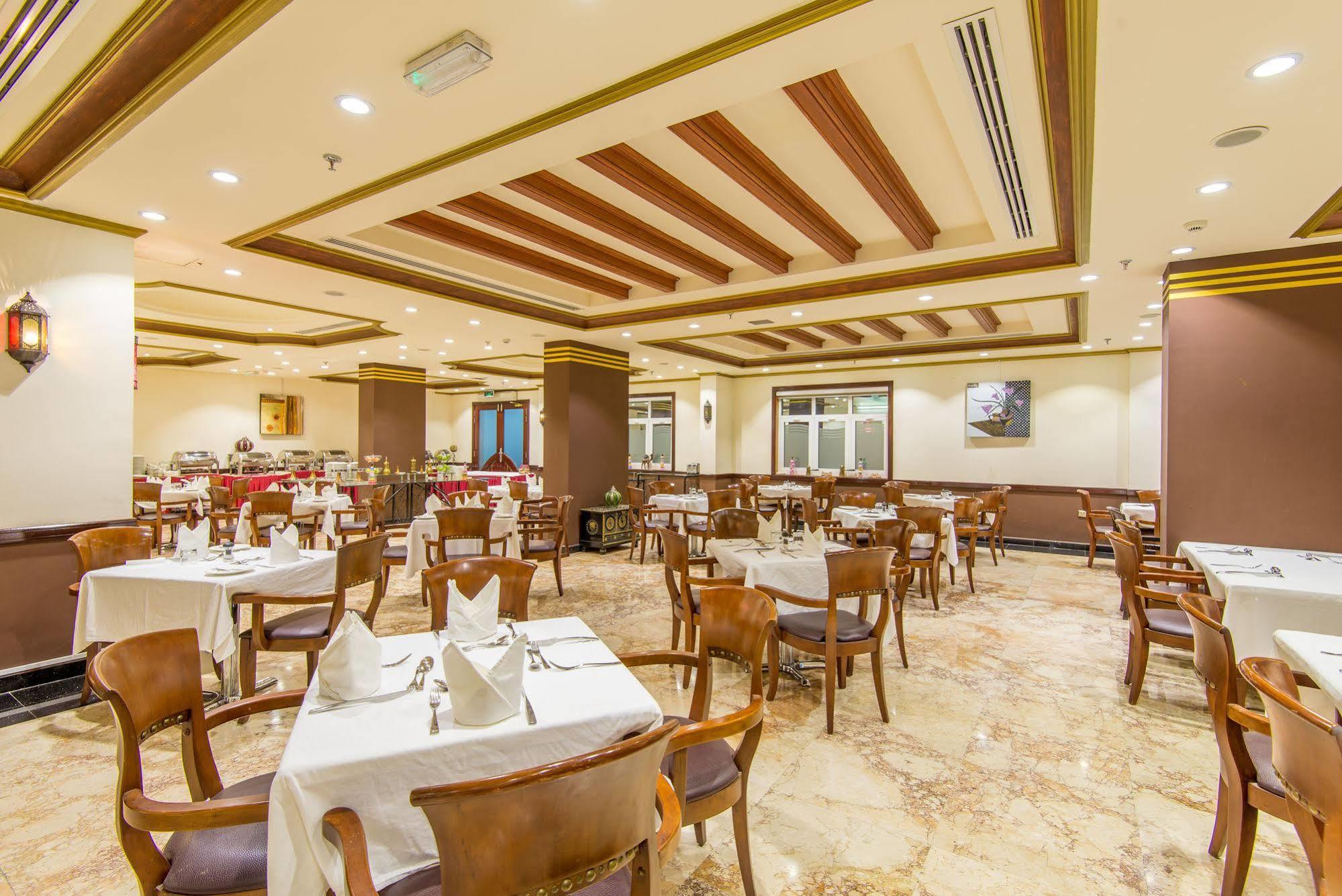 Caesar Hotel Muskat Bagian luar foto