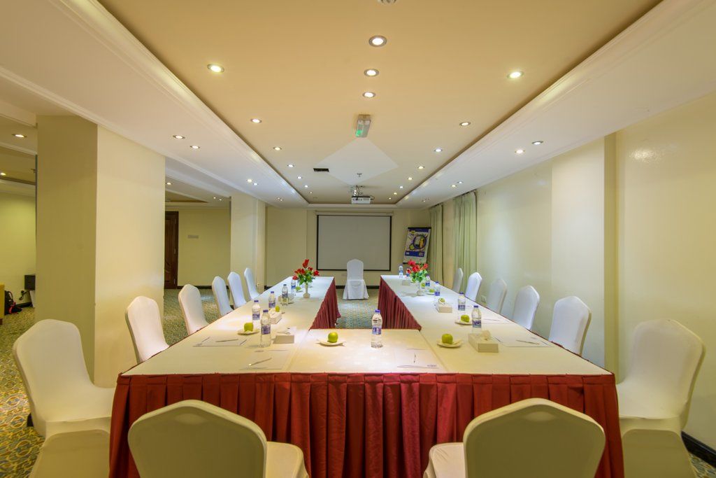 Caesar Hotel Muskat Bagian luar foto